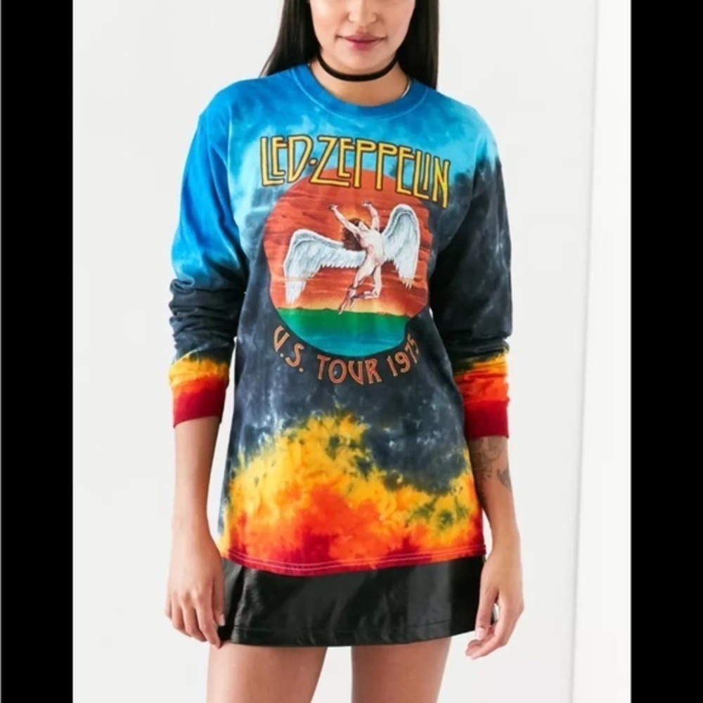 Lot of two Xl oversized
Urban outfitters graphic TEES Def Leppard / LED ZEPPELIN